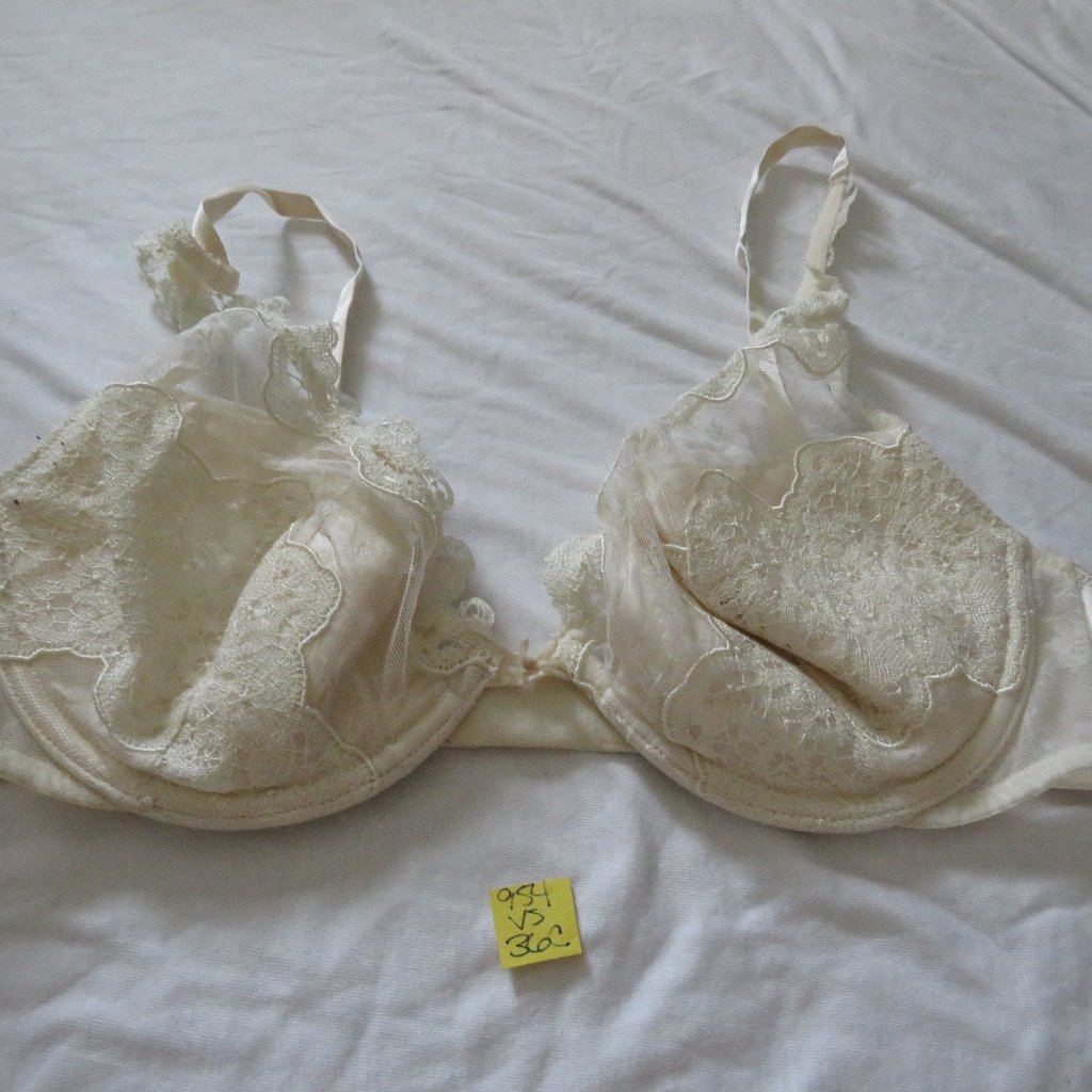 Victorias Secret Ivory Bra 954